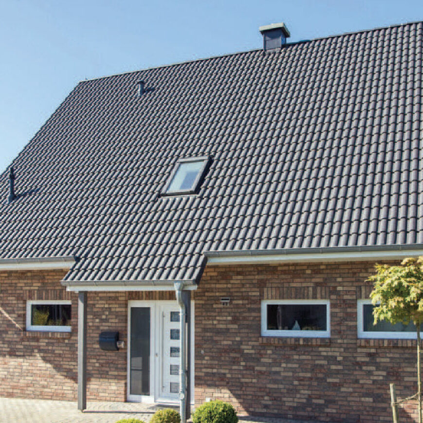 Haus Kosel-Satteldach-bunter Klinker Stein